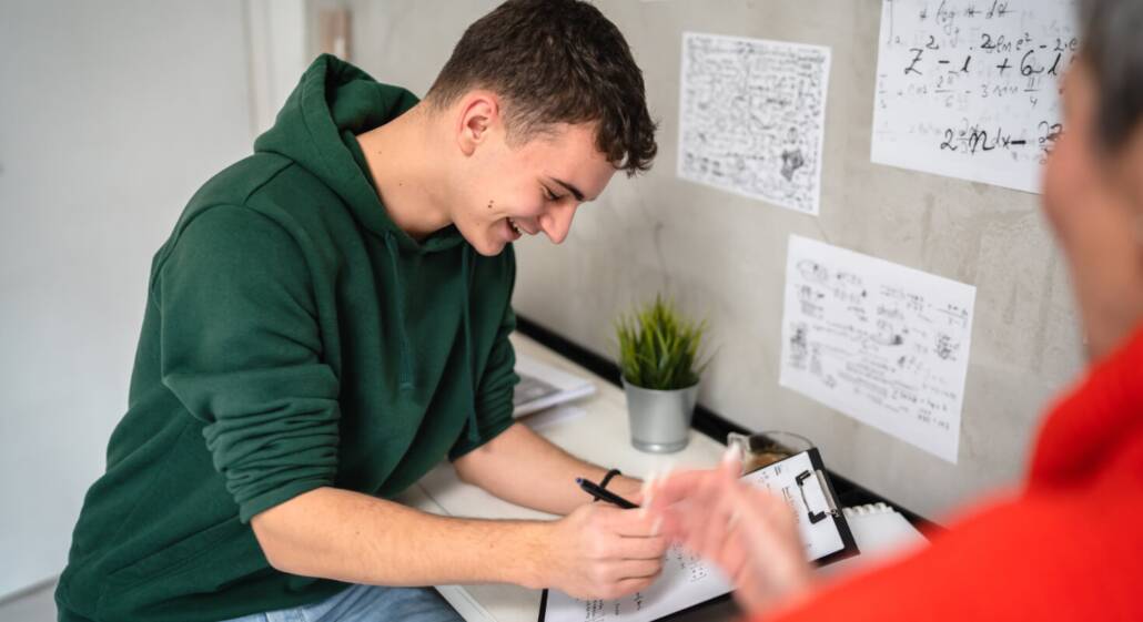 Helps Students Reach Their Goals Through Consistent Feedback