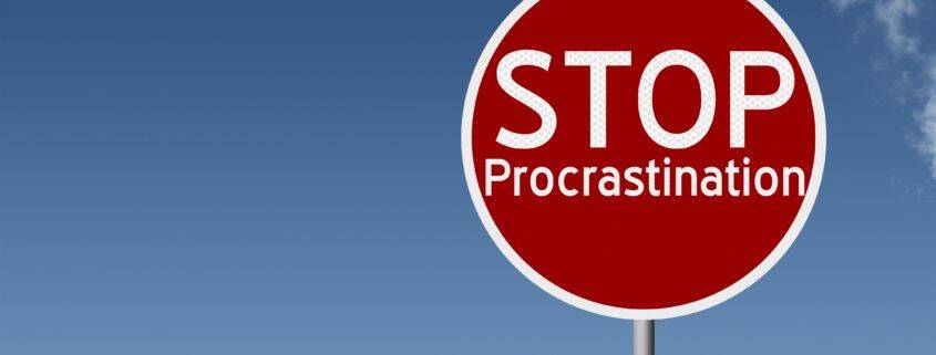 Round highway road sign with text stop procrastination